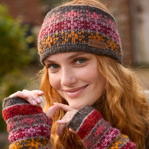 Scaldaorecchie Fair Isle Star - Fascia per capelli lavorata a maglia rosso terra - 100% lana - Commercio equo e solidale - Tintagel - Pachamama