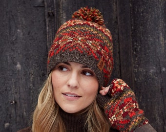 Gorro Bobble Fair Isle Earth Tone para mujer - Calentadores de manos de corteza - Calentador de orejas marrón - 100% lana - Tejido a mano - Ético - Pachamama