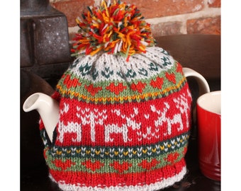 Tricoté à la main Retro Reindeer Tea Cosy, 100% Wool Christmas Tea Cosy, Fleece Lined Cosie, Fair Trade, Festive Gift, Red & Green Jolly Design