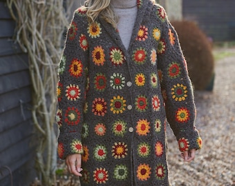 Retro jaren '70 jas - Aards bruin bloemenontwerp - Gehaakte omavierkanten - Traditioneel - 100% wol - Vintage Pachamama Knitwear - Handgemaakt