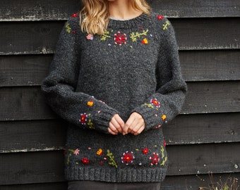 Women's Knitted Floral Jumper - Bright Flower Embroidered Sweater Pull Over - Embroidery -  Sustainable Clothing Fairly Traded - Pachamama