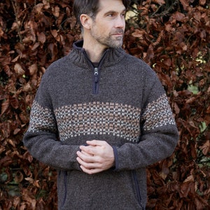 Heren Half Zip Jumper Fair Isle Sweater 100% Wol Fair Trade Bruine Pullover Duurzame Mode Fleece Gevoerd Pachamama afbeelding 2