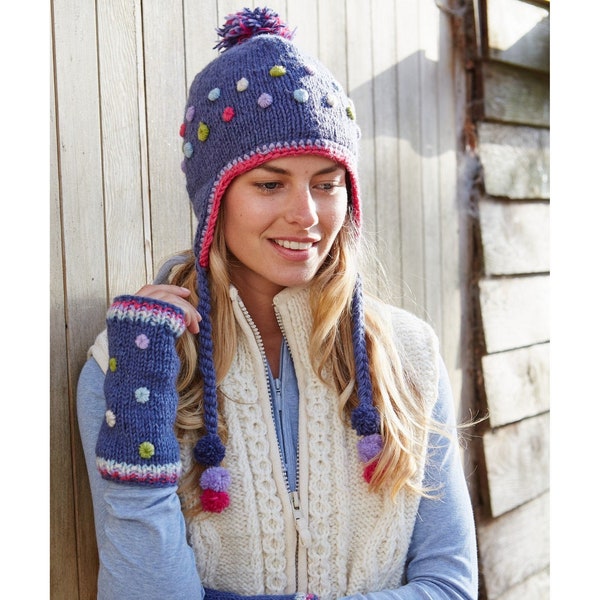 Damen Dotty Chullo, 100% Wolle handgestrickte Mütze, französischer Knoten Design, mehrfarbig, fröhliche Damen Ohrenklappe Beanie, Fair Trade Pom Pom Mütze