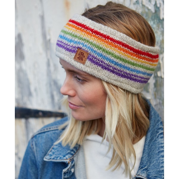 Handgestricktes Damen-Stirnband – Regenbogenstreifen – 100 % Wolle – gestricktes Regenbogen-Stirnband – Regenbogen-Strick-Stirnband – Festival-Stirnband – Pachamama