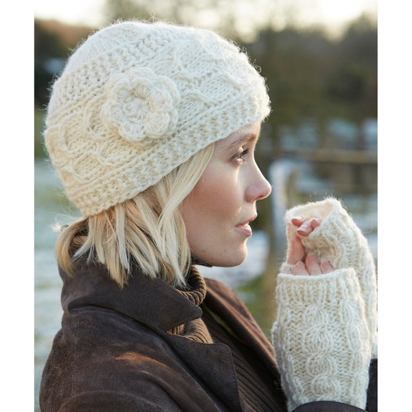 Damen-Blumenmütze – Wintermütze – handgestrickt – 100 % Wolle – klassische Zopfstrickmütze – ethische Kleidung – Fleece gefüttert – Pachamama
