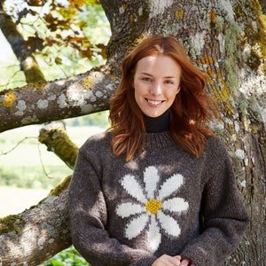 100% Wool Daisy Jumper - Hand Knitted Sweater - Flower Motif - Women&#39;s Natural Pullover - Ethical Clothing - Pachamama