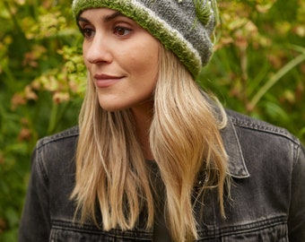 Broderad blommig bobblemössa för dam: 100 % ull, Pachamama