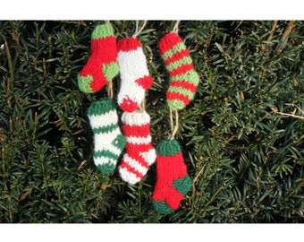 Lot de 6 bas miniatures tricotés à la main, décoration de Noël, décoration de sapin 100 % laine, commerce équitable, couleurs assorties, Noël original et amusant