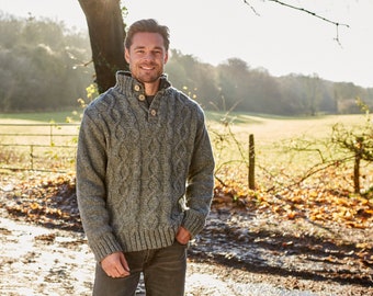 Maglione a trecce da uomo - Maglione a maglia grigio - Maglione a trecce da uomo - Maglione a maglia Aran - Maglia a trecce tradizionale - Bottone - Pachamama