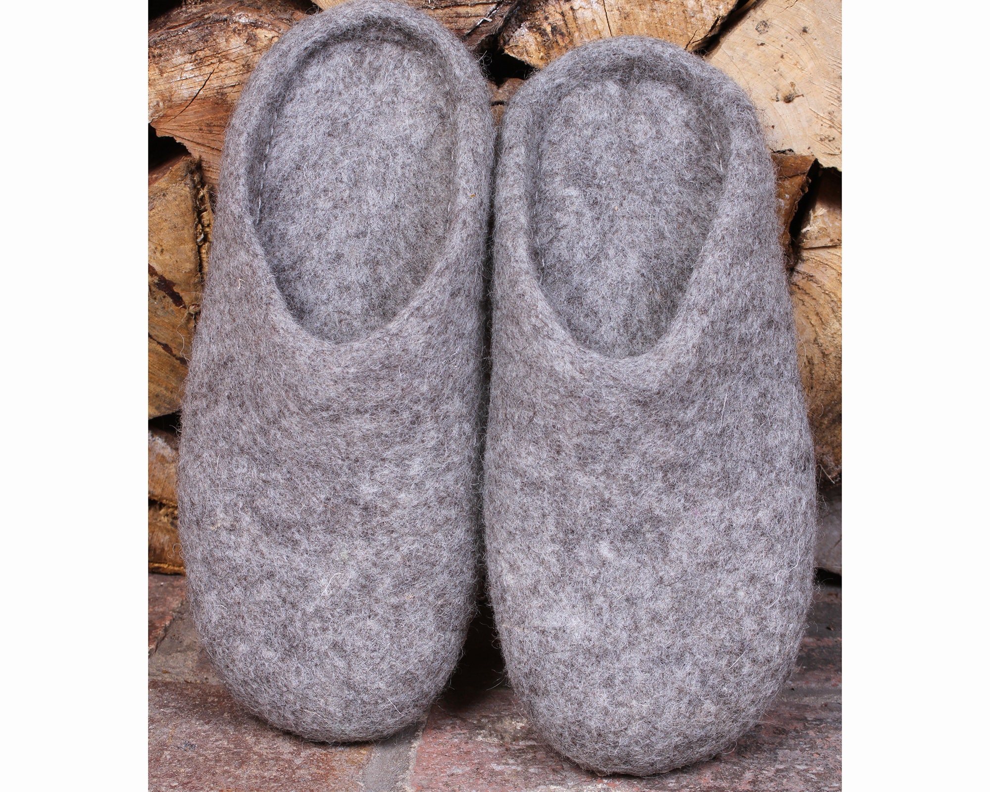 HANDMADE WARM SLIPPERS HOUSE SHOES WOOL FELT, REINDEER LEATHER SOLE –  scandinavia4you.com