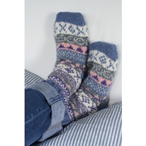 Handgestrickte Sofasocken für Damen Fair Isle Socken 100% Wolle Handgefertigte Fair Isle Socken Gemütliche Loungewear Socken Pachamama Bild 8