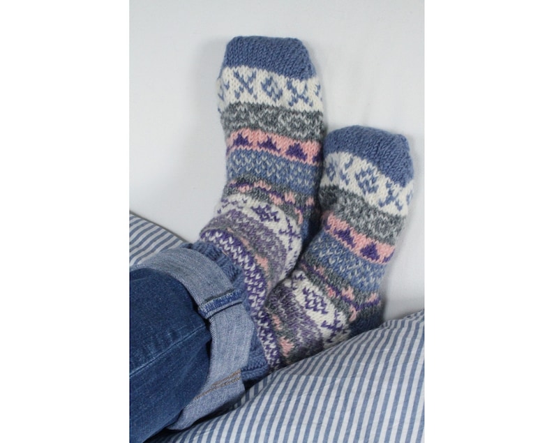 Handgestrickte Sofasocken für Damen Fair Isle Socken 100% Wolle Handgefertigte Fair Isle Socken Gemütliche Loungewear Socken Pachamama Bild 8