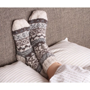 Handgestrickte Sofasocken für Damen Fair Isle Socken 100% Wolle Handgefertigte Fair Isle Socken Gemütliche Loungewear Socken Pachamama Bild 10