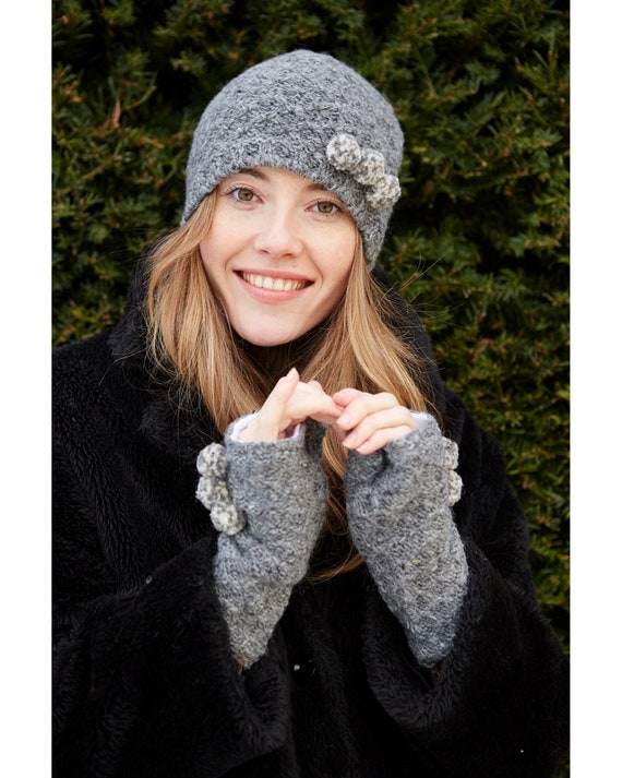 Gorro con pompones para mujer Gorro de invierno tejido a mano Lana  texturizada Comercio justo Acogedor de invierno hecho a mano 100% lana  Pachamama -  México