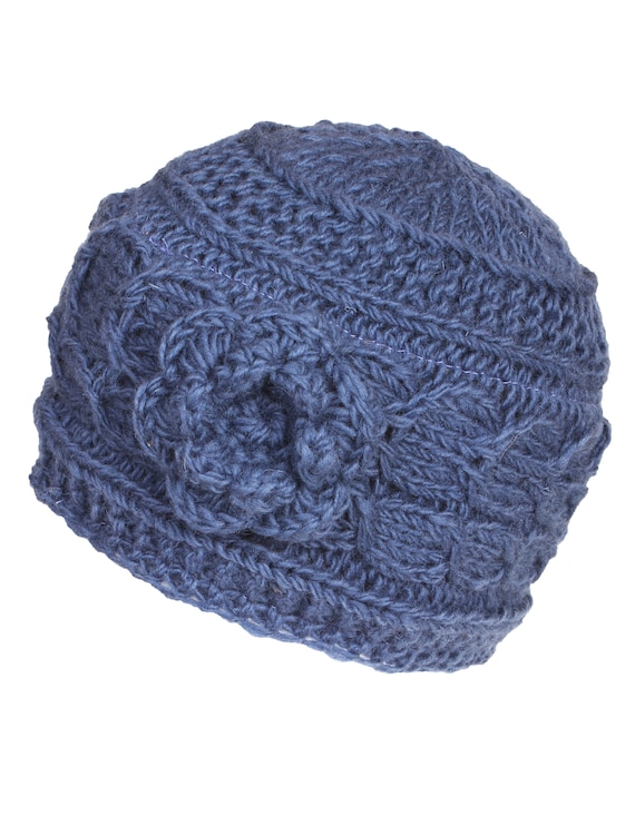 Bonnet à fleurs pour femme Bonnet d'hiver Tricoté à la main 100 % laine  Bonnet en tricot torsadé classique Vêtements éthiques Doublure polaire  Pachamama -  France