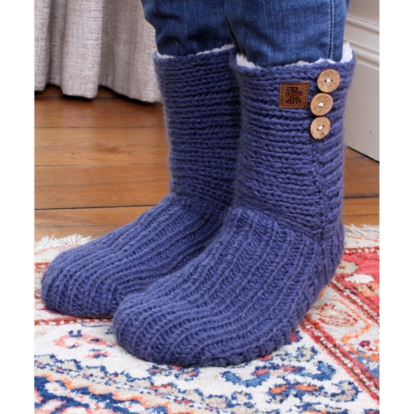 Chaussettes pantoufles doublées tricotées à la main avec semelle en daim, tricot côtelé, commerce équitable, 100 % laine, doublure polaire Sherpa, chaussures confortables, chaussettes de maison, confortables