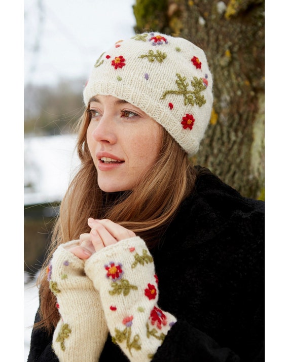 Fleurs brodées à la main crème 100 % laine pour femmes, chapeau d'hiver du  commerce équitable, bonnet à pompon, bandeau, gants sans doigts, floral -   Canada