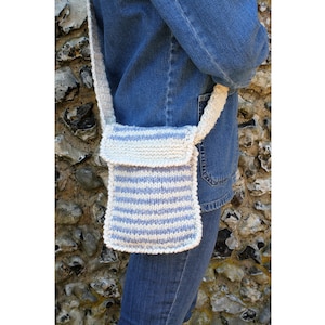 Handgestrickte gestreifte Tasche, Schultertasche, handgestrickt, handgemacht, Baumwolle Wolle, Mix Streifen Tasche, gehäkelter Griff, Umhängetasche, Handytasche, |tbdc
