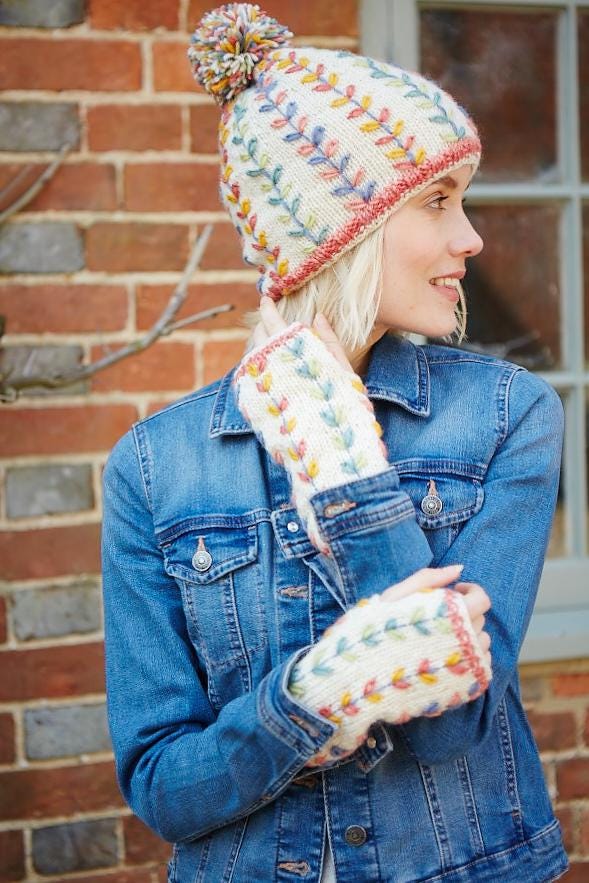 レディース刺繍ビーニー - 花柄刺繍ビーニー - 花柄刺繍ニット帽