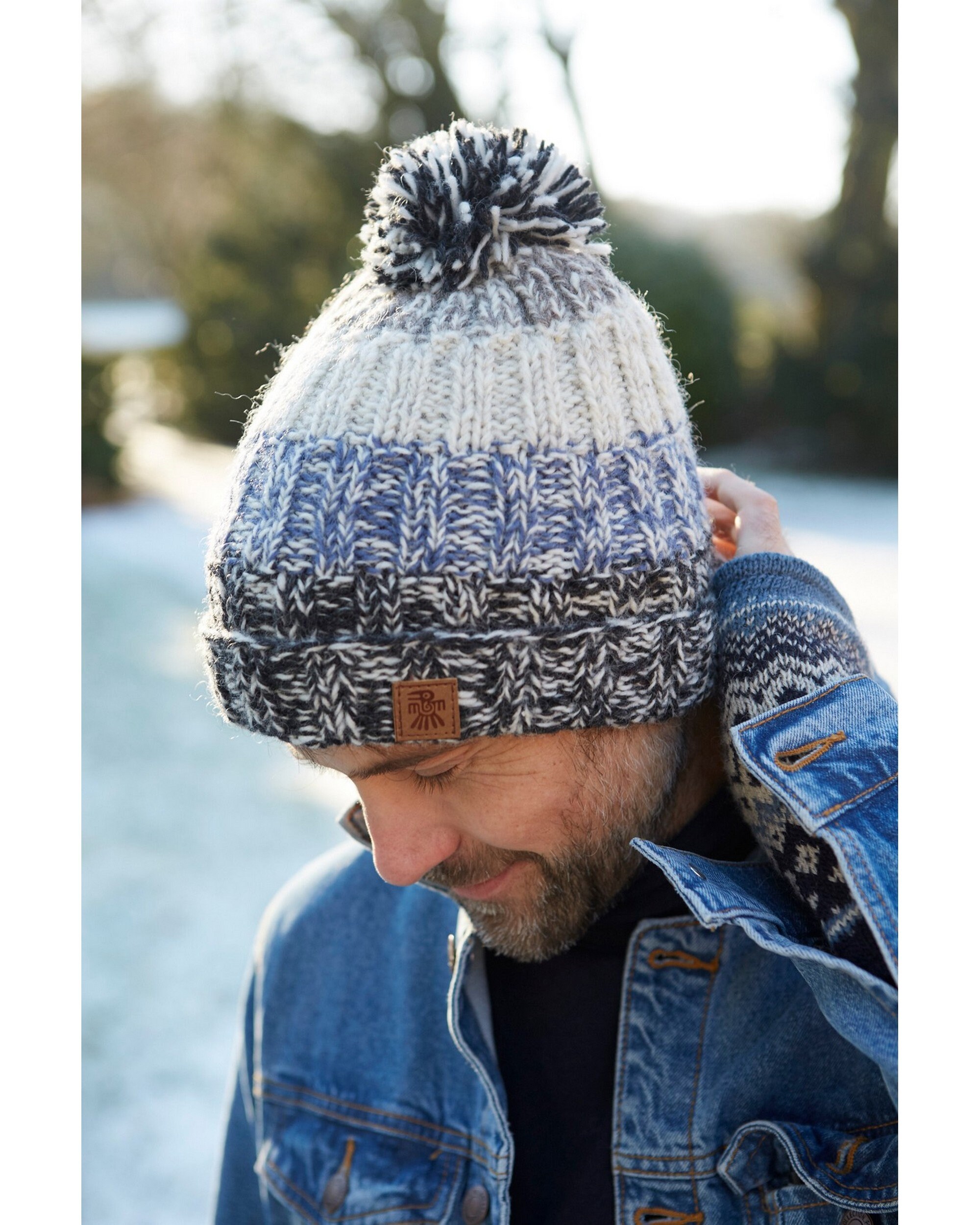 Gorro con pompón tejido a mano para hombre, 100 % lana, hilo jaspeado de  dos tonos, cálido gorro de invierno, tierra roja, azul, raya cuadrada,  forro polar, comercio justo -  España