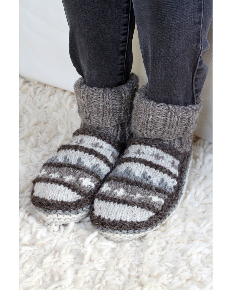 Handgestrickte Fair-Isle-gefütterte Sofasocken 100 % Wolle Slipper-Socken ethische Kleidung grob gestrickt Fair Trade Pachamama Natural