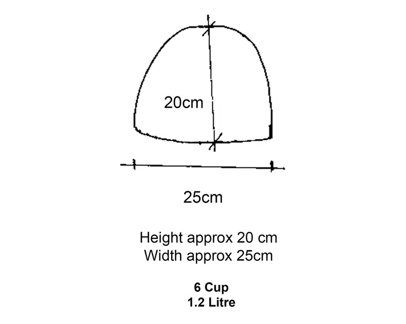 Puede incluir: Dibujo de l&iacute;nea de una jarra de 6 tazas, 1,2 litros, con una altura de 20 cm y un ancho de 25 cm.