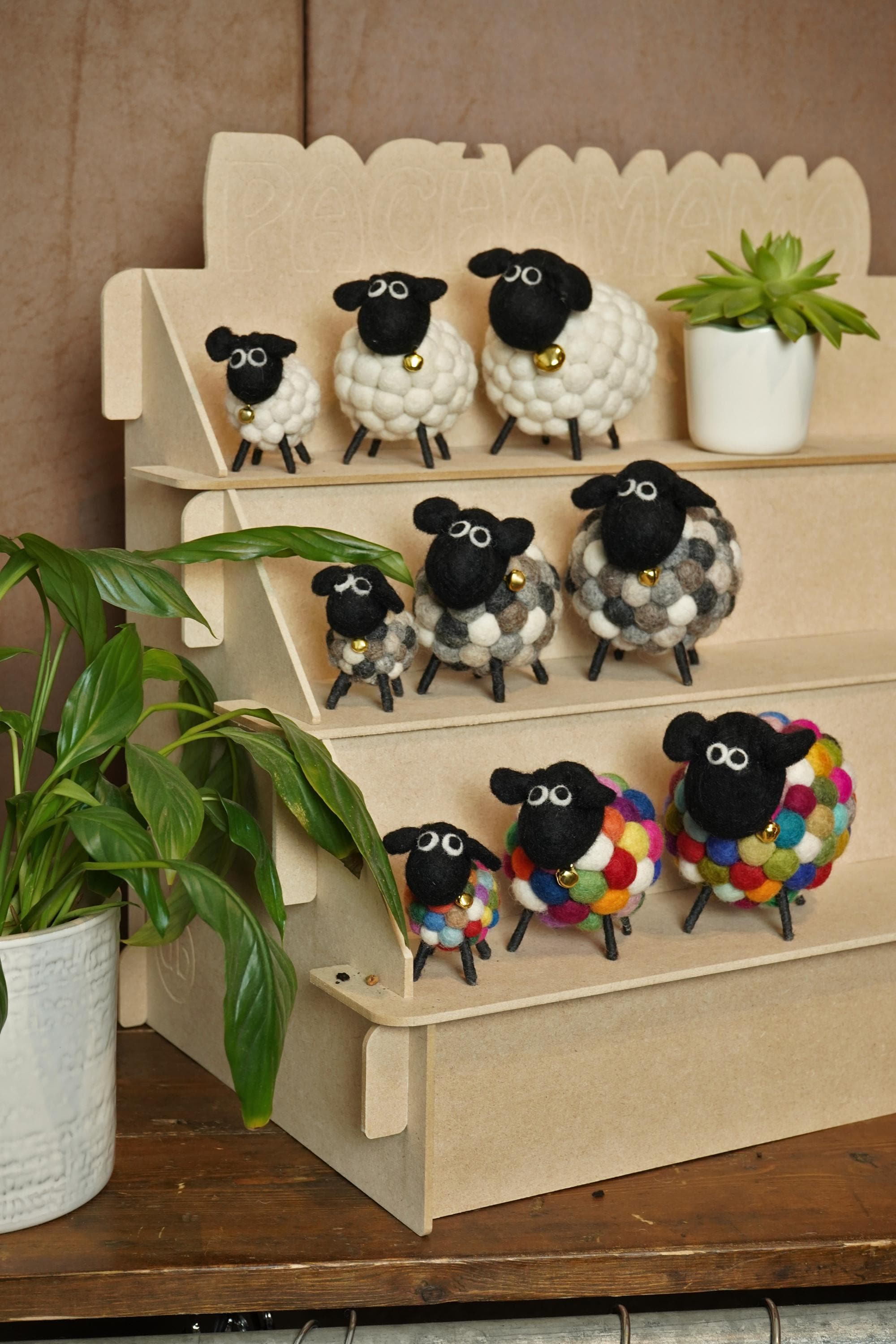 素朴な羊の置物　フェアトレード品 素朴な羊の置物 フェアトレード品 素朴な羊の置物 フェアトレード品