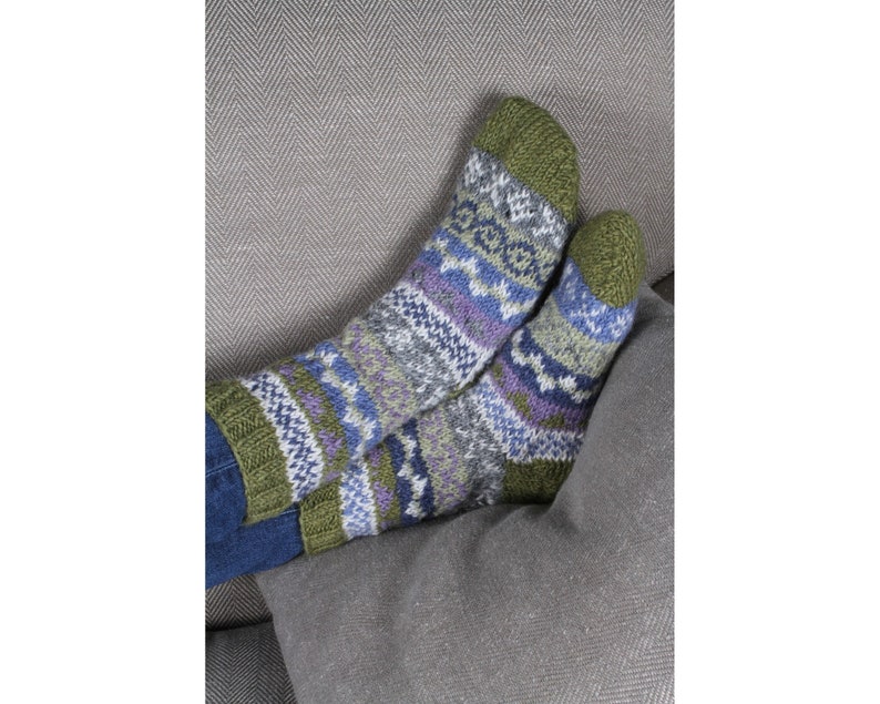 Handgestrickte Sofasocken für Damen Fair Isle Socken 100% Wolle Handgefertigte Fair Isle Socken Gemütliche Loungewear Socken Pachamama Bild 9