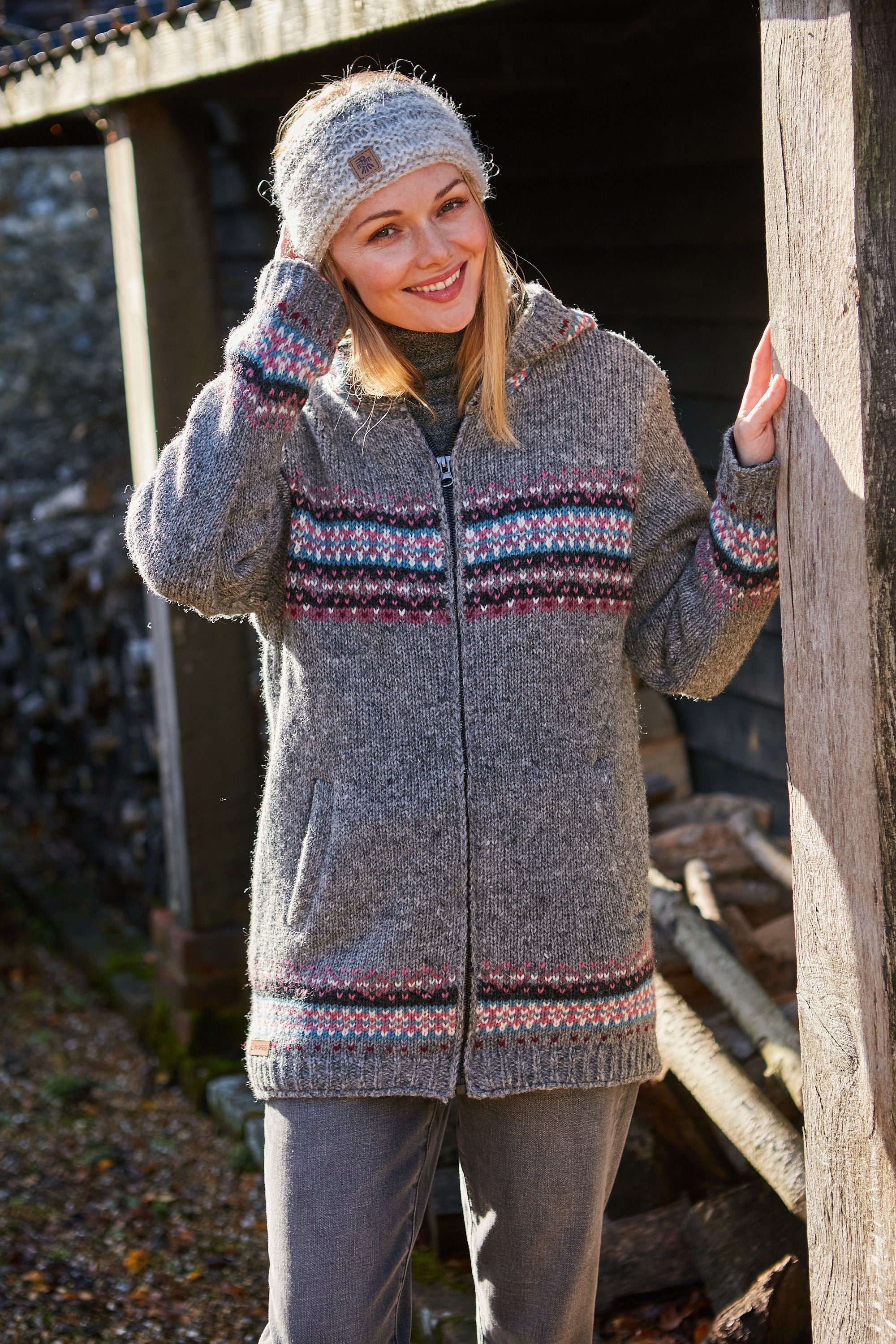 Felpa con cappuccio e zip Fair Isle in lana da donna - 100% lana - Maglia fine - Felpa calda - Pile Sherpa - Felpa grigia e arcobaleno - Regalo etico - Pachamama - Italia