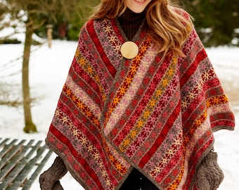 Gebreide damesomslagdoek - 100% wol - duurzame mode - houten brochesluiting - festivalkleding - pachamama
