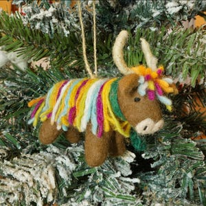 Decorazione natalizia a forma di mucca scozzese in feltro fatto a mano - Decorazione a forma di mucca - Decorazione a forma di mucca scozzese - Mucca carina - 100% lana - Pachamama