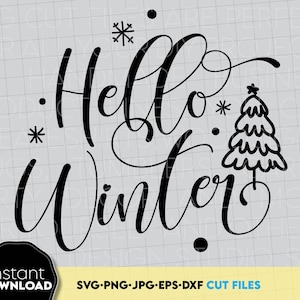 Op de afbeelding: Zwart grafisch ontwerp met de woorden "Hello Winter" in een cursief lettertype, vergezeld van sneeuwvlokken en een kerstboomillustratie. Het ontwerp bevat de tekst "Instant Download" en bestandsinfo.