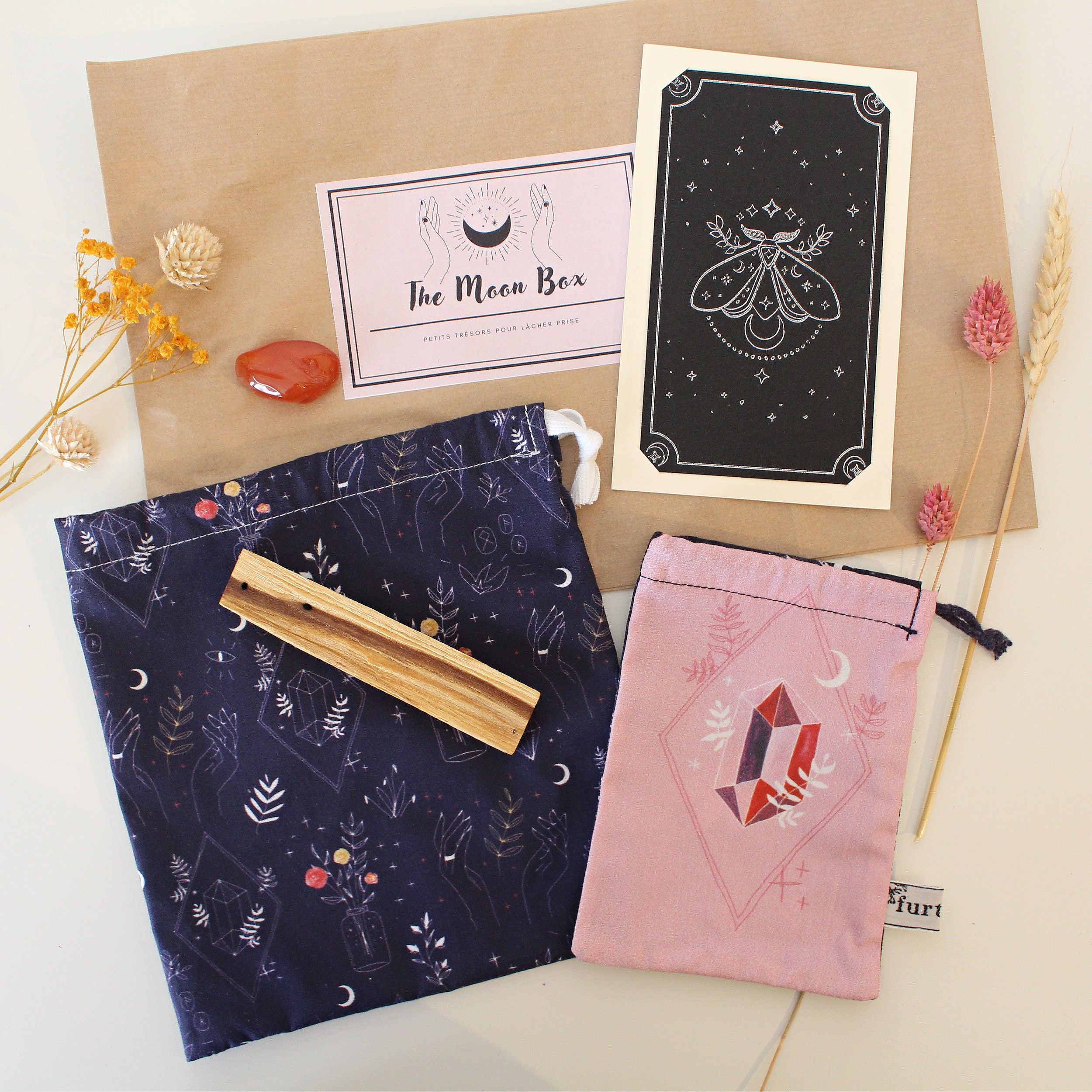 Box Méditation Lune avec Calendrier Lunaire et Pochons, Cornaline Palo Santo