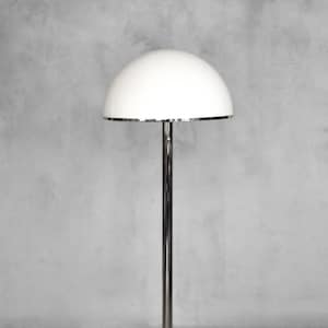 Lámpara de pie sueca vintage rara de cromo y acrílico blanco, modelo NAFA 504, de Nybro Armaturfabrik, década de 1970
