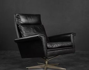 Rare Minimalist Vintage Mid-Century Danish Modern Black Leather Swivel Armchair by Georg Thams, 1960s