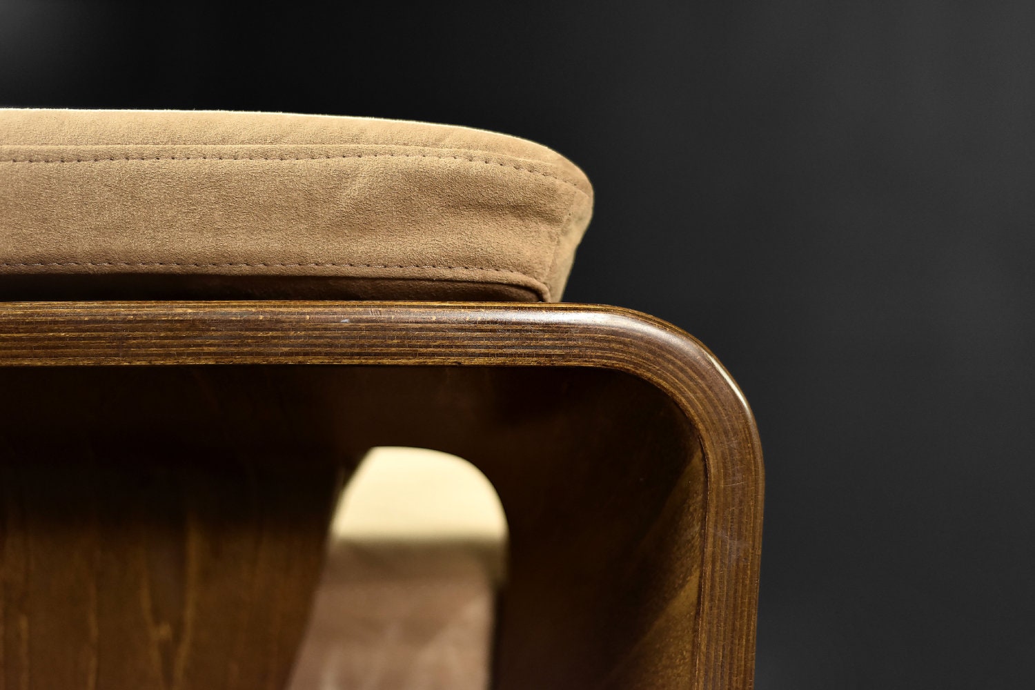Banquette 3 places cuir et hêtre de style scandinave années 60/70