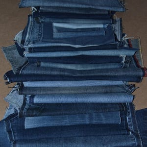 Gambe di scarto di denim, scarti di jeans, pezzi di jeans, scarti di denim riciclati