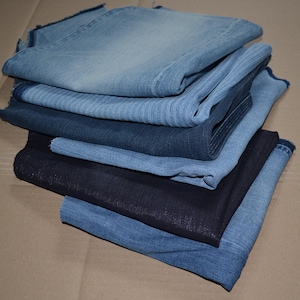 Gambe di scarto di denim, scarti di jeans, pezzi di jeans, scarti di denim riciclati