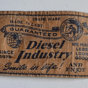 Etichette Diesel vintage. Etichetta Diesel in denim vintage riciclato. Toppa con marchio in denim riciclato.