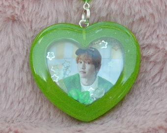 Kpop SHINee Onew Resin Heart Picture Shaker Keychain/keyring Charm