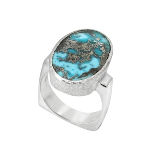 Turquoise Ring made of 925 Silver - Handcrafted Artisan Jewelry - Boho Chic Gemstone Ring - Unique Statement Piece for Your Collection