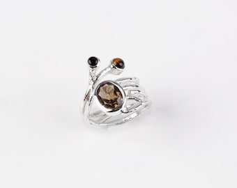 Ring with smoke quartz, tiger eye & onyx made of 925 silver.