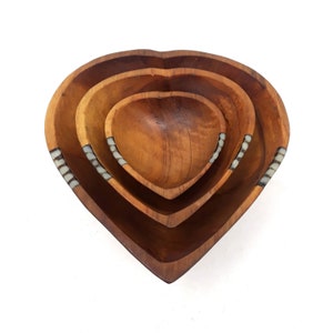Träskålset, Handgjord träskål, Dekorativ rustik skål, Bondgårdsskål i trä, snackskålar i trä, uppsättning träskålar, Afrikanskt olivträ Heart shaped set