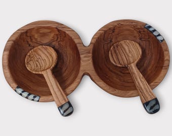 Juego de platos de madera de olivo con compartimentos para aperitivos y minicucharas para salsas