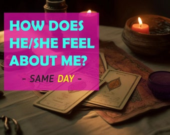 Op de afbeelding: Een tarotkaartlezing met de tekst "HOW DOES HE/SHE FEEL ABOUT ME? - SAME DAY -" op een roze achtergrond. De spreiding bevat kaarten met de woorden "DED", "SMD" en "RONG".