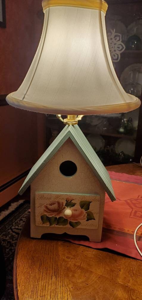 Rosa Honour Presidente Birdhouse Lamp With Five Sided Lamp Shade