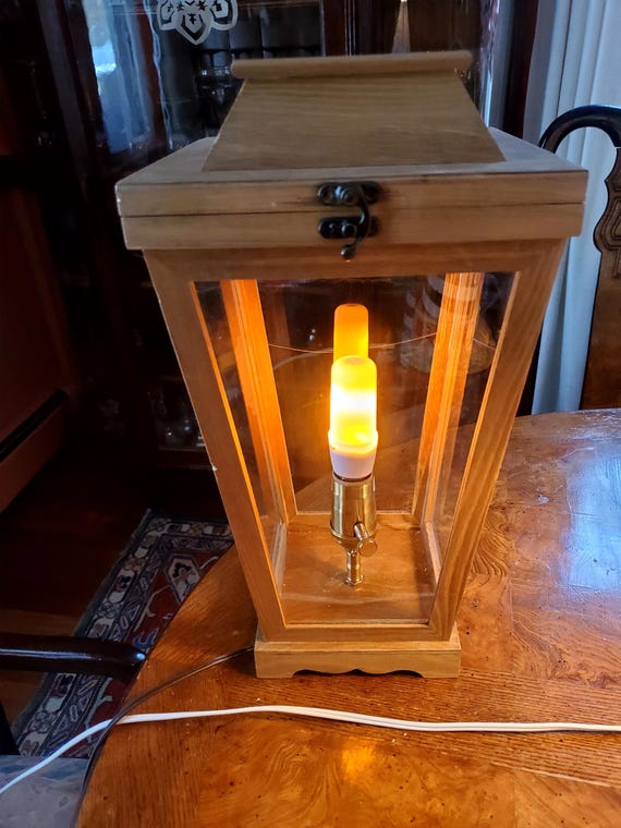 四面ガラスの木製ランタン、電球がくすぶっている - Etsy 日本