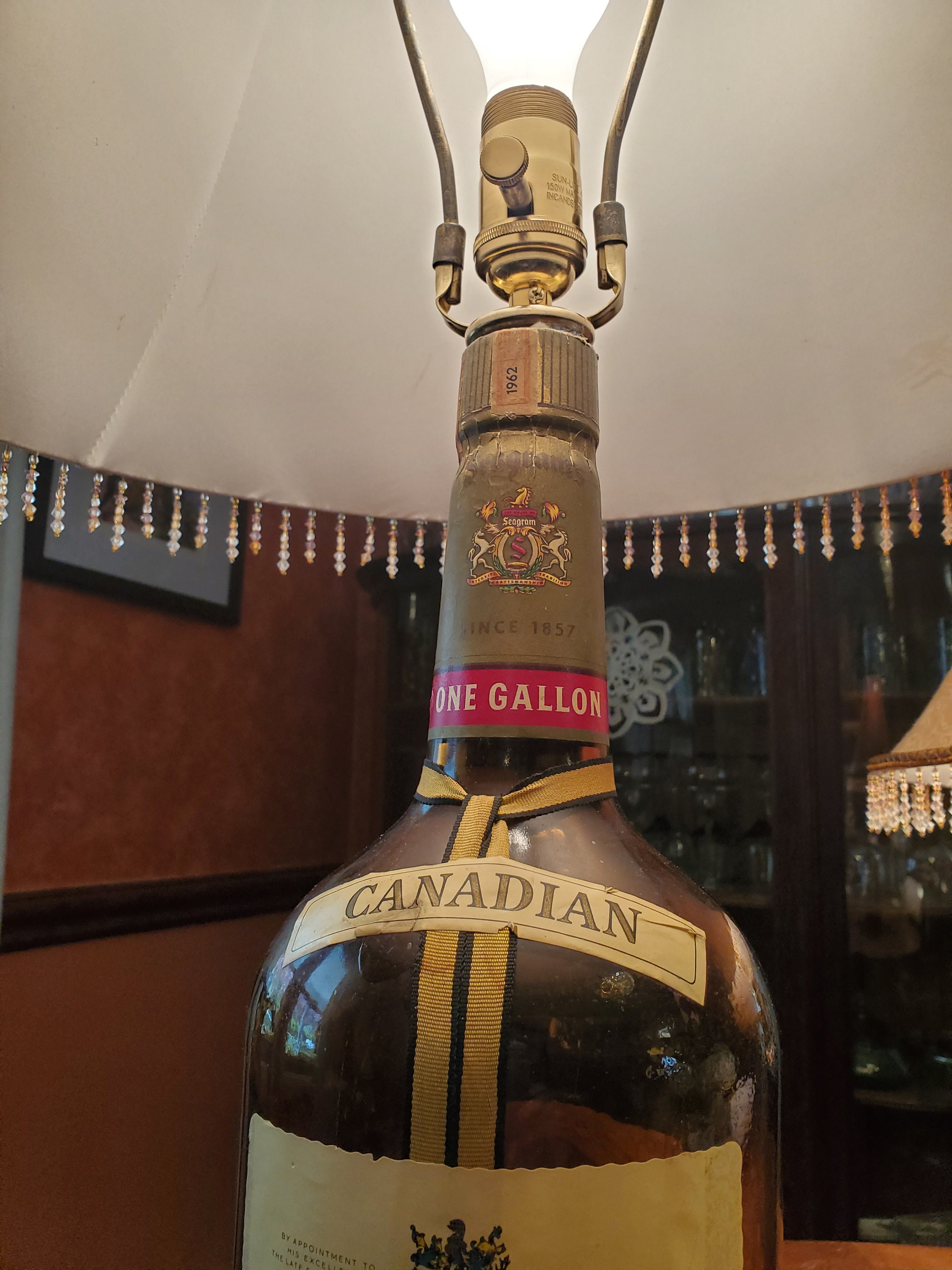 1960年代　Seagram's ウイスキー　ランプ　ビンテージ　アメリカ　照明 ヴィンテージ 1960 年代 シーグラム、VO ウイスキー - 6 面金色ランプ