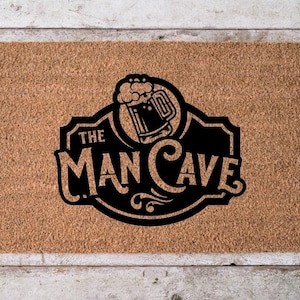 Man Höhle Fußmatte | Handbemalter Bierkrug aus Kokos