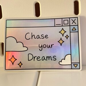 Naklejka wycinana „Chase your dreams” – trwały winyl, naklejka holograficzna, naklejka dekoracyjna na butelkę z wodą na laptopa, naklejka z dziewczyną VSCO, słodka naklejka